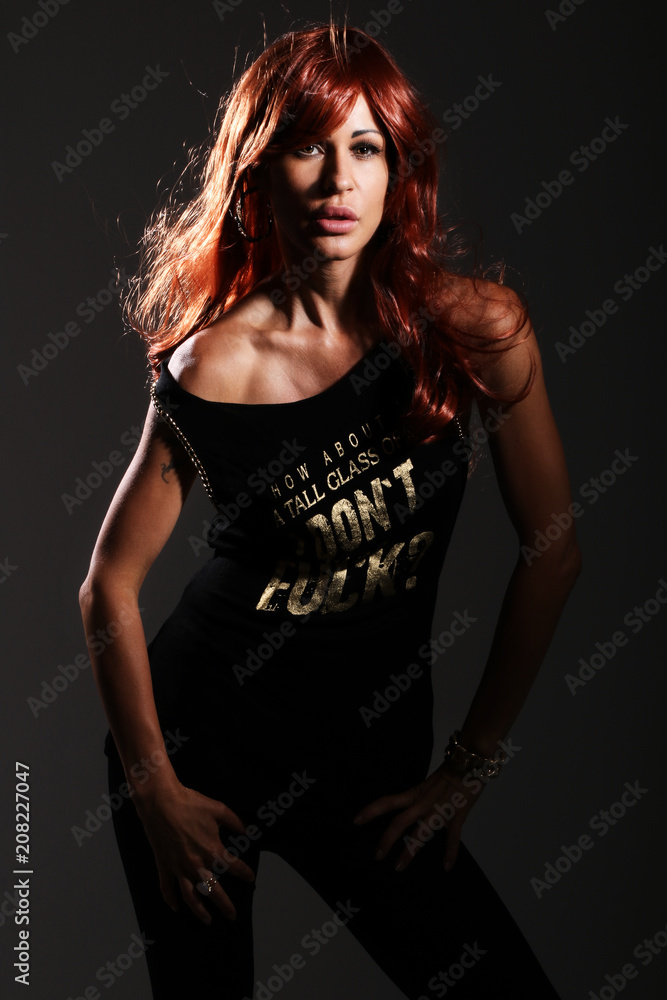 Fashion Model Frau im Schatten Porträt Fashion Model Frau im Schatten Porträt
