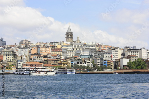 Vistas del Bósforo y torre Gálata, orillas de Estambul, 