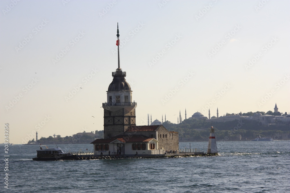 Vistas del Bósforo, orillas de Estambul, torre de la doncella Vistas del Bósforo, orillas de Estambul, torre de la doncella