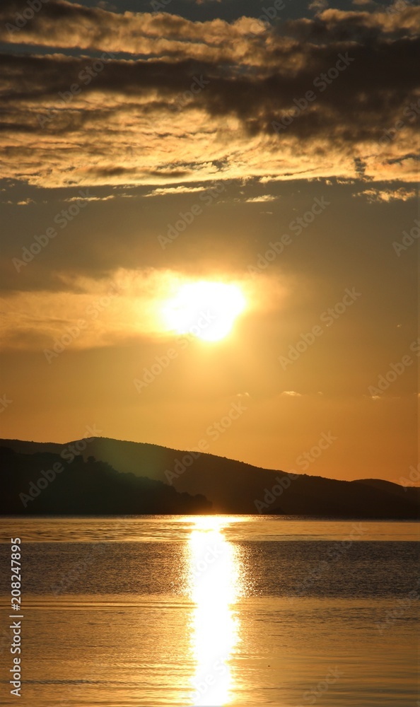 Fototapeta premium golden sunset