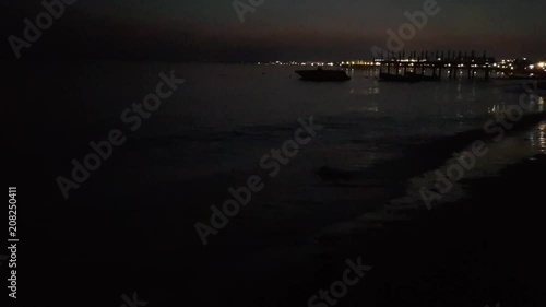 Wallpaper Mural Rauschen der Wellen am Mittelmeer bei Nacht Torontodigital.ca