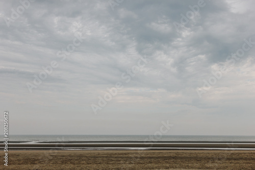 фотографія tranquil shot of sandy seashore on cloudy day, Bray Dunes, France