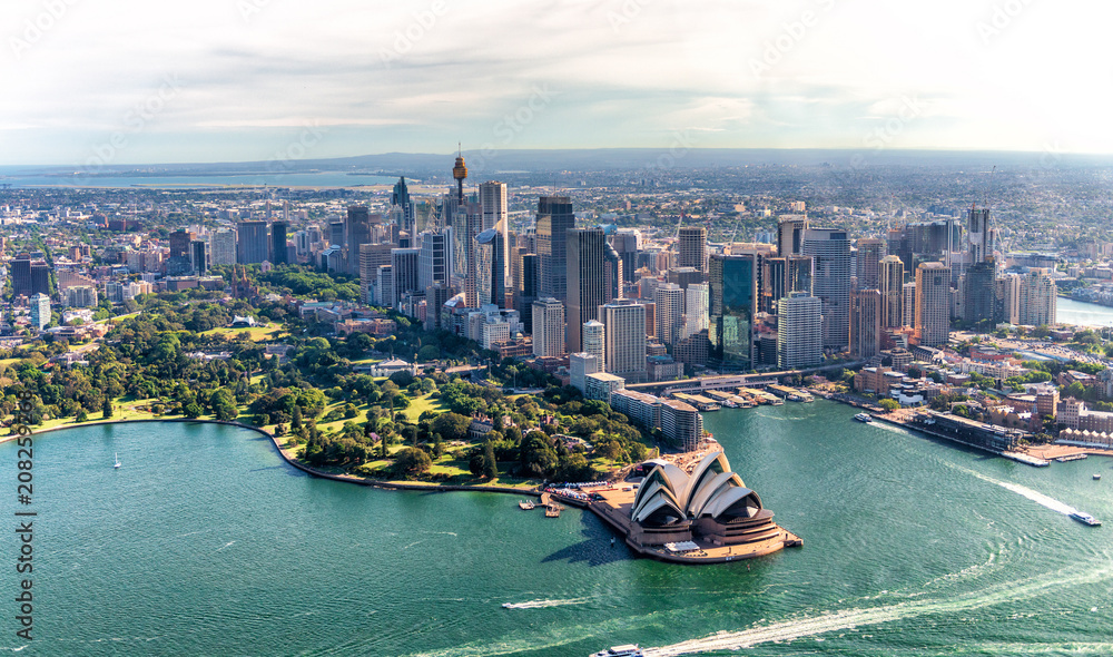 Naklejka premium Widok z lotu ptaka Sydney Harbour i Downtown Skyline, Australia