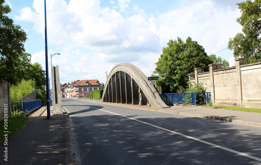  Pont de Chauny qui surplombe la riviére de l'Oise