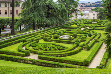 Keuken achterwand Tuin Vaticaanse tuinen met groene gazons Rome  © lara-sh