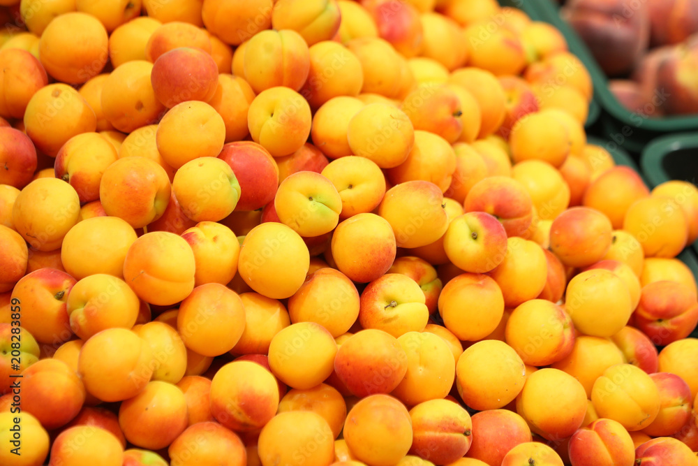 Fresh peaches in the supermarket