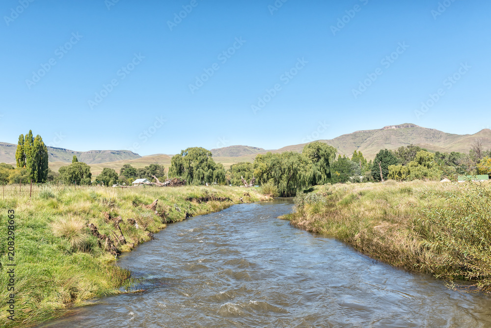 Obraz premium The Bell River with Rhodes in the back