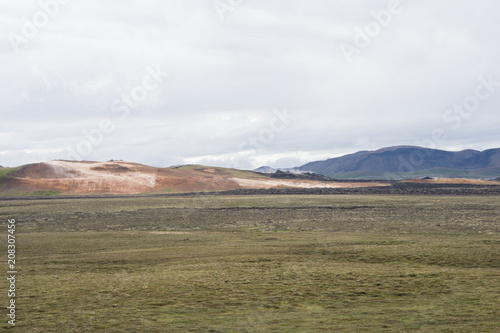 Landschaft rund um den Víti-Krater am Krafla Zentralvulkan (Geothermiezone) in Nord-Island © tina7si