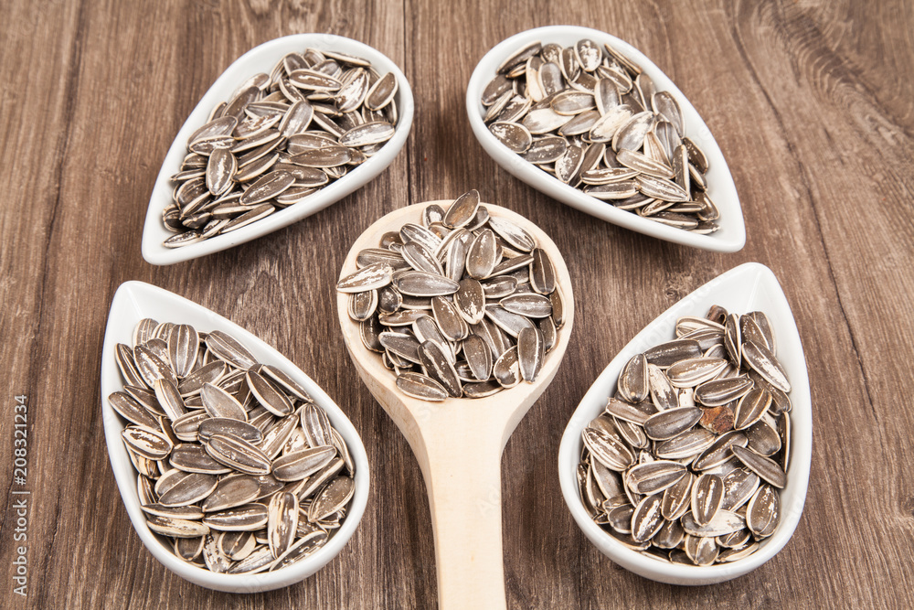 Fototapeta premium Nutritious sunflower seeds