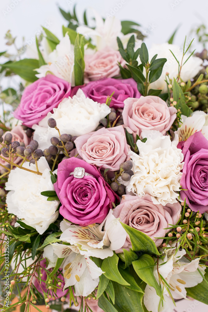 Flowers-ring-wedding-bouquet