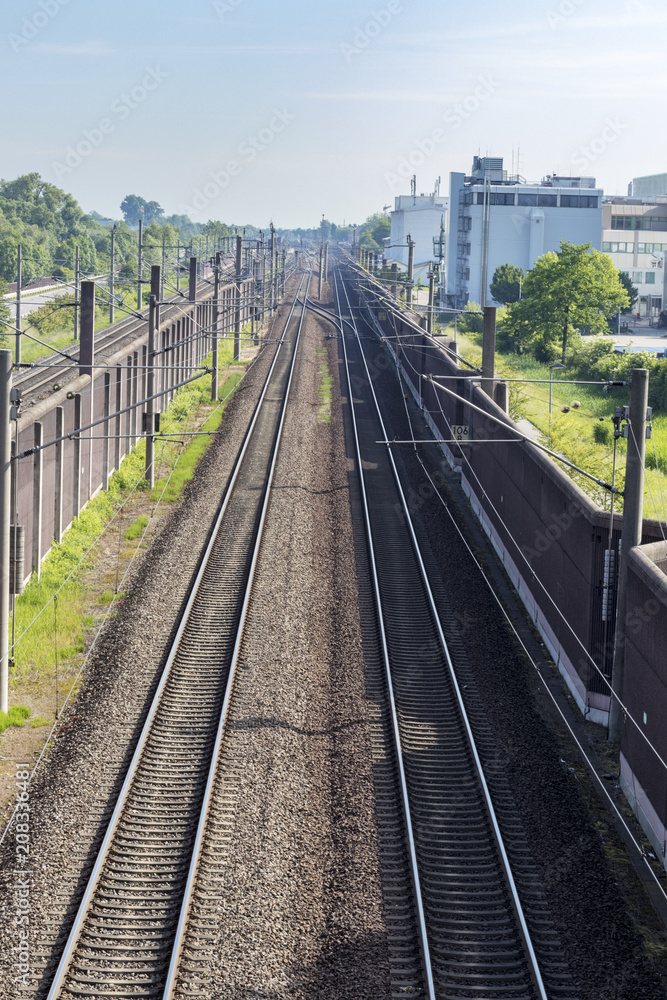 Bahngleise richtung Rastatt von einer Brücke in Baden Oos Fotografiert