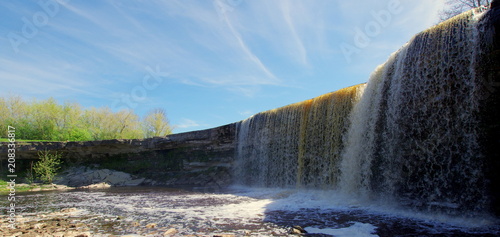 Wodospad Jägala na rzece o tej samej nazwie w pobliżu ujścia do morza bałtyckiego