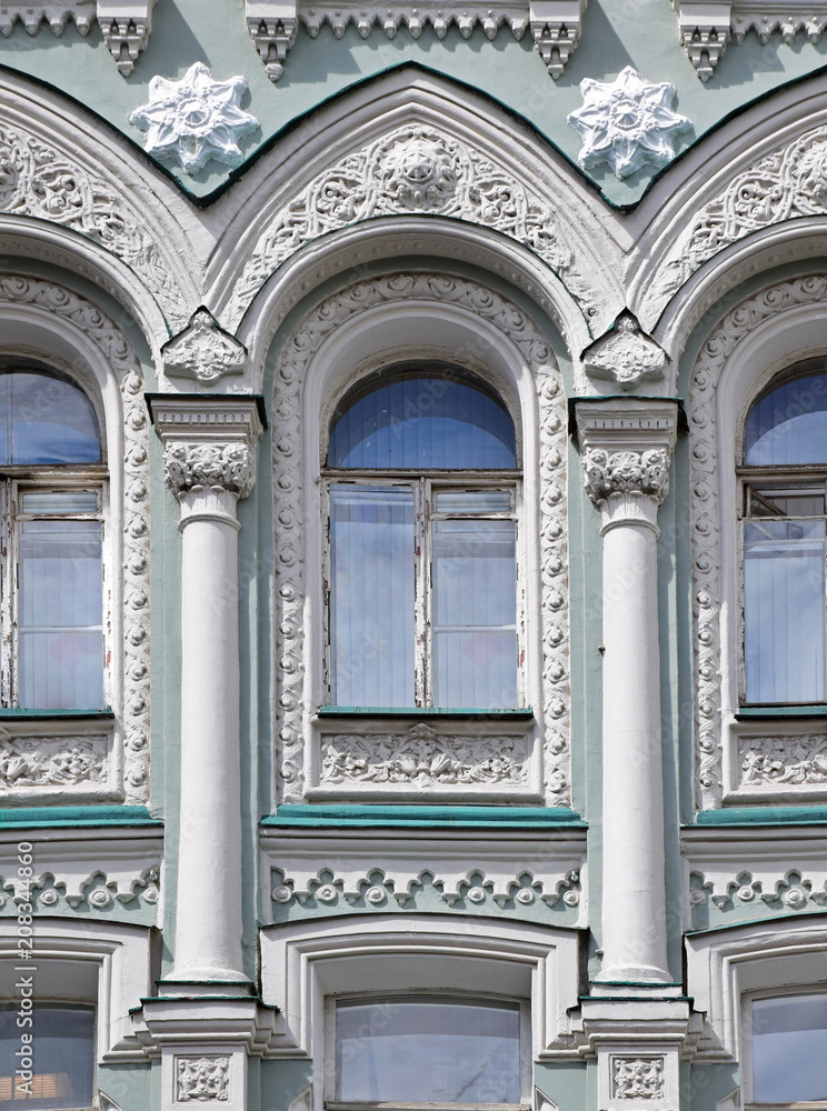The carved decor of the windows of the apartment house of the Trinity Monastery. It was built according to the project of architect Peter Skomoroshenko in 1876 in the 