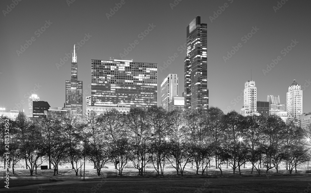 Fototapeta premium Black and white picture of Chicago skyline at night, USA.
