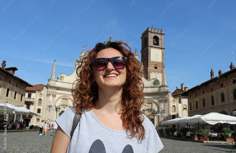 Sorrisi nella Piazza di Vigevano