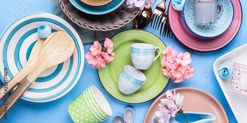 Schilderij op canvas Tableware dish set on blue pastel background with flowers