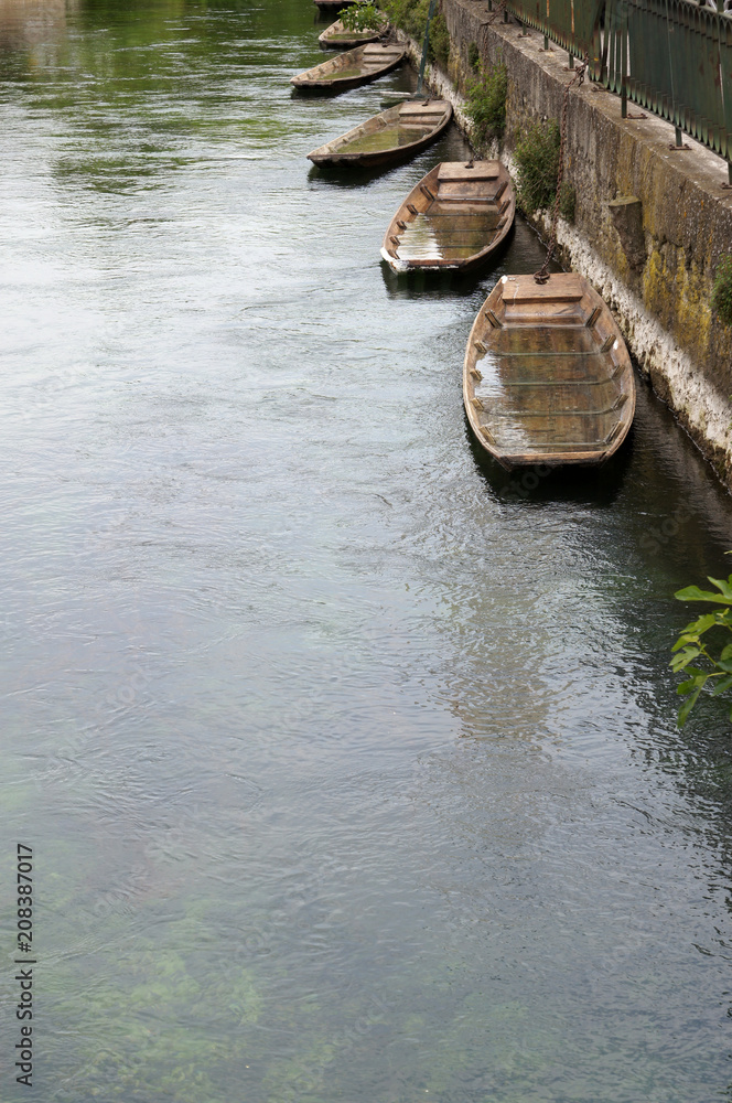 Barques traditionnelles de L'Isle-sur-la-Sorgue Barques traditionnelles de L'Isle-sur-la-Sorgue