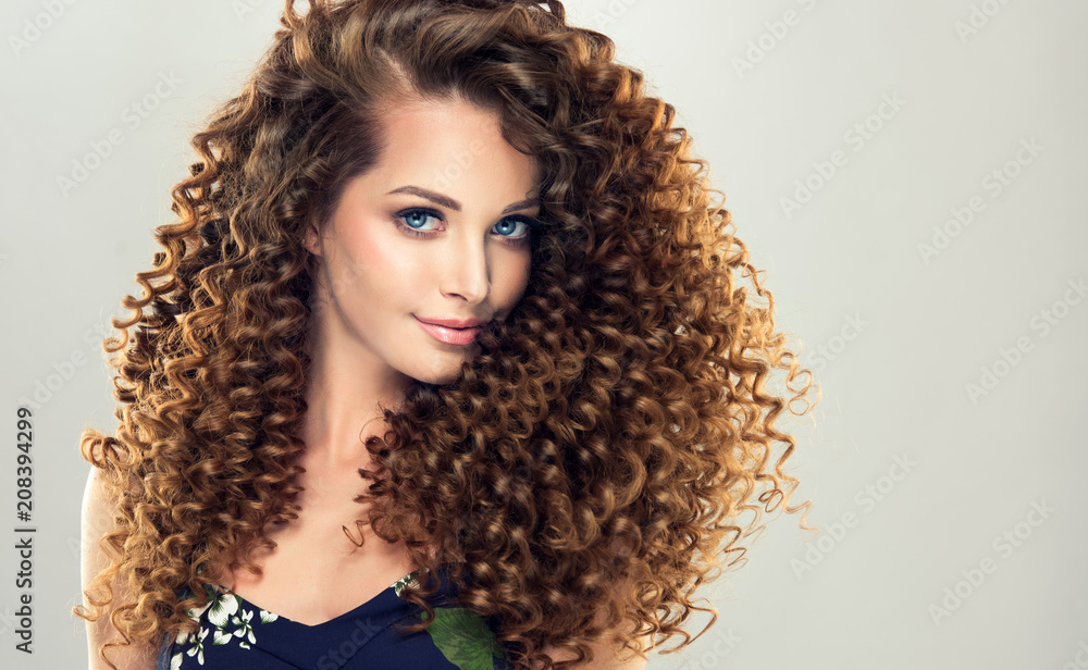 Brunette girl with long and shiny curly hair . Beautiful model woman with wavy  hairstyle Stock Photo | Adobe Stock