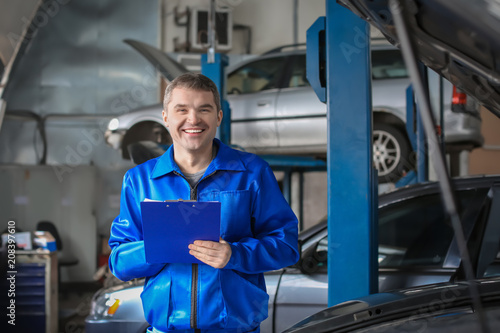 Male mechanic with clipboar...
