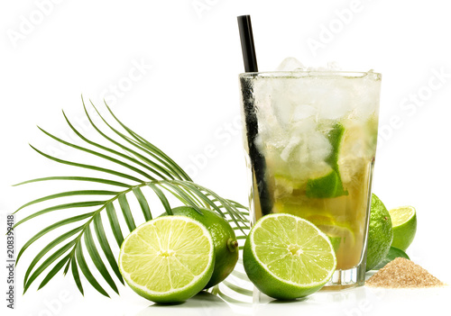 Caipirinha mit braunem Rohrzucker