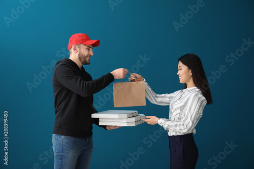 Young man delivering food t...