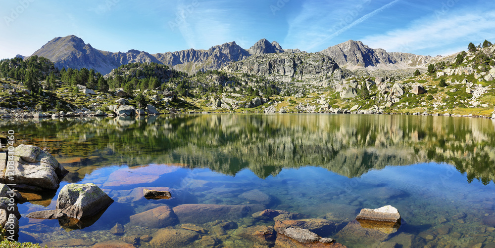 Lake in Collada de Pessons, Andorra. - obrazy, fototapety, plakaty 