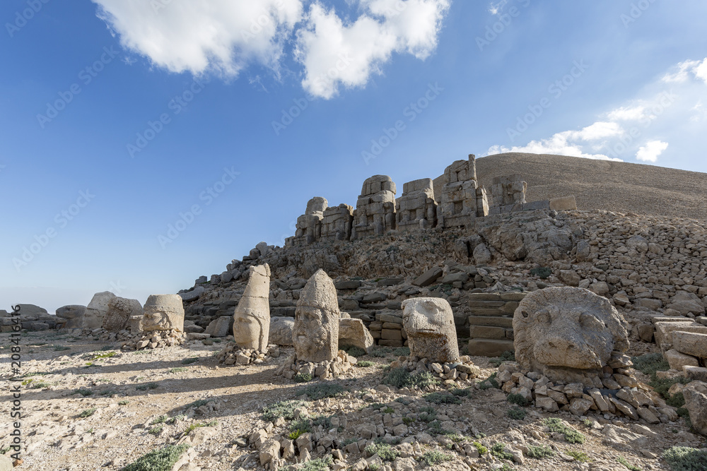 Fototapeta premium East terrace of Mount Nemrut, Turkey