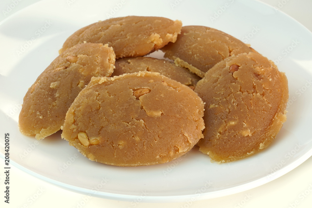 Traditional Turkish dessert flour halva . Un helvasi. Traditional Turkish dessert flour halva . Un helvasi.