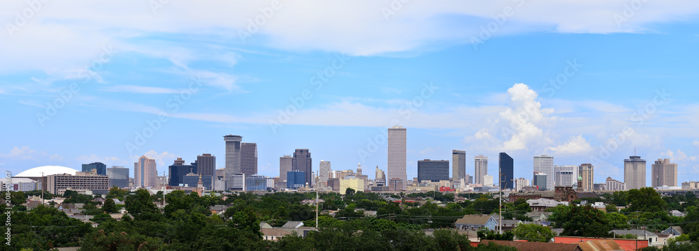 Obraz premium Panoramic view of New Orleans, LA down town from Mississippi river