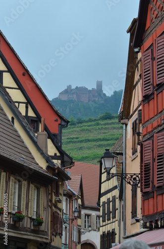 Ribeauvillé. La Grand'Rue et le château de Saint-Ulrich, Alsace, France