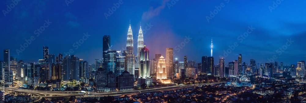 Obraz premium Kuala lumpur skyline at night, Malaysia, Kuala lumpur is capital city of Malaysia