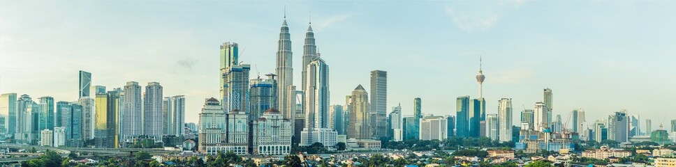 Tableau sur plexiglas Kuala Lumpur Kuala Lumpur brume matinale ciel doré  © galitskaya