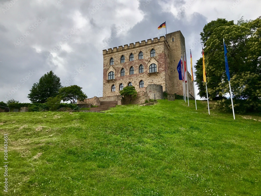 Fototapeta premium Hambacher Schloss in Hambach/Neustadt an der Weinstraße (Rheinland-Pfalz)