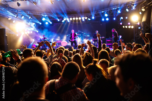 Crowd of young people on concert Fototapet