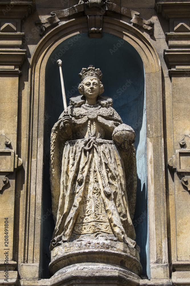 Queen Elizabeth I Statue on Fleet Street in London