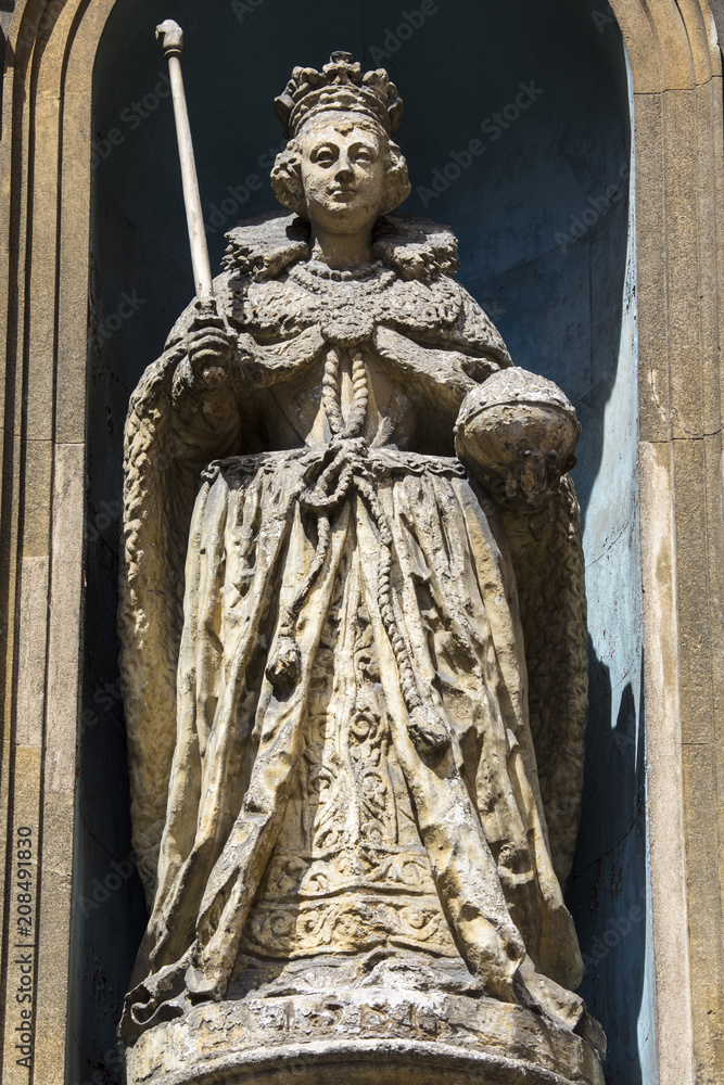 Queen Elizabeth I Statue on Fleet Street in London