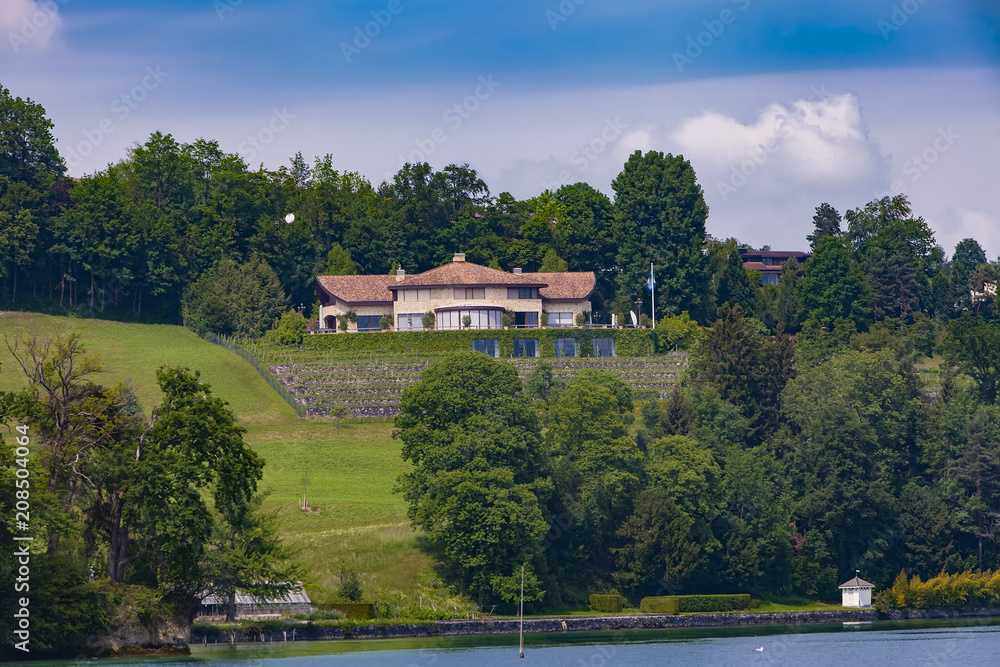 Obraz premium Town Hertenstein on Lucerne lake