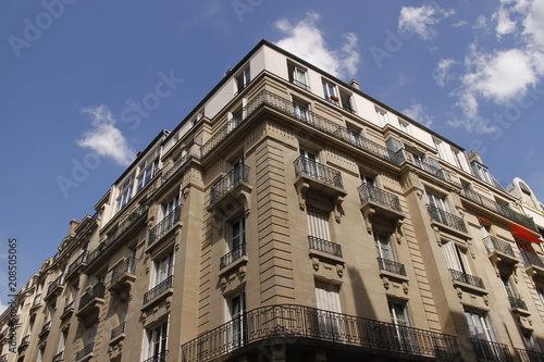 Immeuble ancien du quartier d'Auteuil à Paris © Atlantis