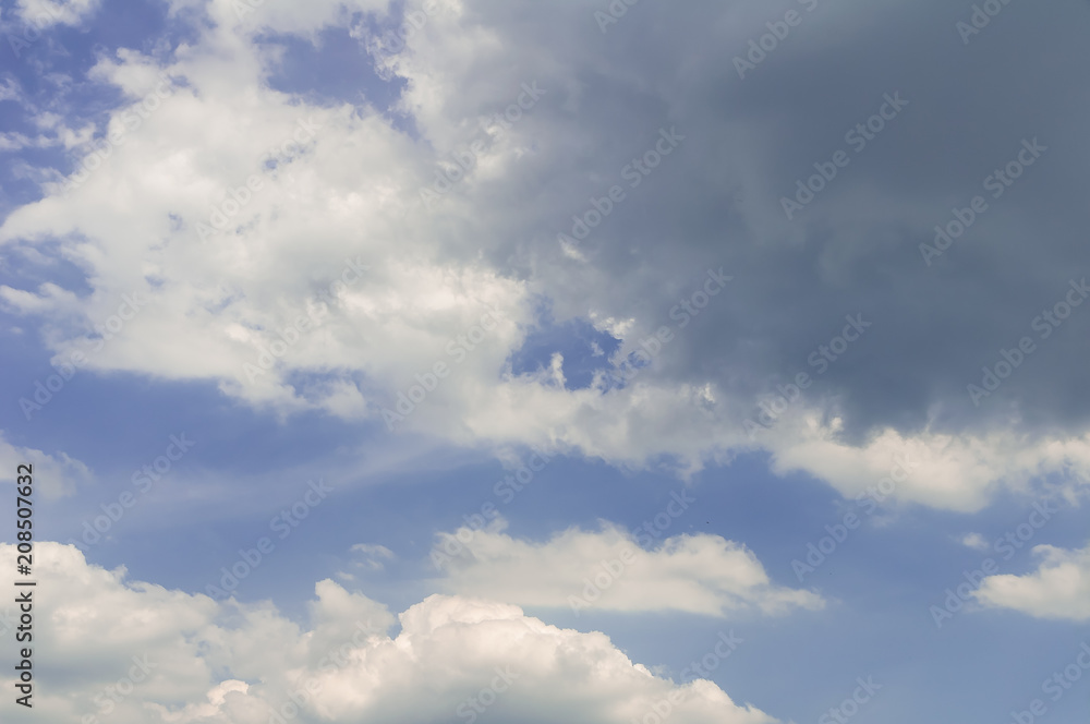 Blauer Himmel mit weißen Wolken Blauer Himmel mit weißen Wolken