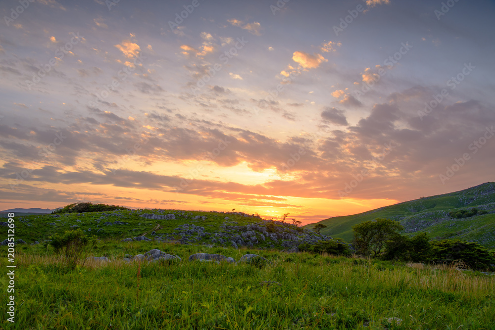 Obraz premium 平尾台の夕暮れ（福岡県北九州市）
