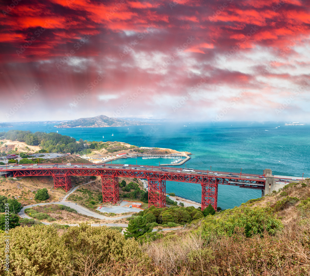 Fototapeta Widok z lotu ptaka Golden Gate Bridge, San Fransisco, Kalifornia -