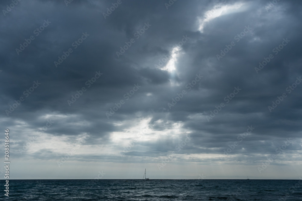 Obraz premium Dramatic sky over the Pacific ocean in the aftermath of the volcanic eruption on the Big Island of Hawaii