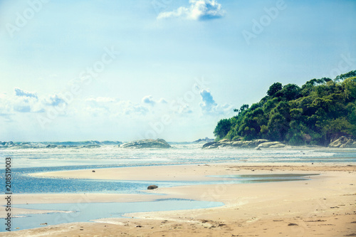 Fototapeta Naklejka Na Ścianę i Meble -  Sea view on the shore of the Indian Ocean, Sri Lanka