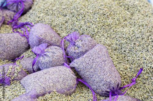 Lavendelsäckchen auf einem Markt in Frankreich