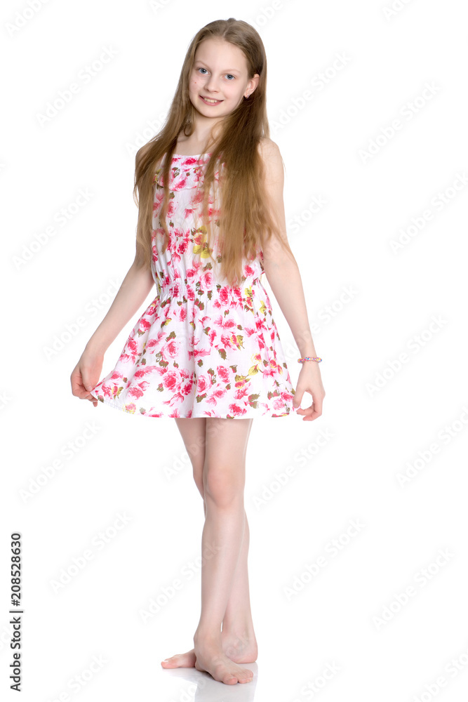 The little girl is full-length. The little girl is full-length.