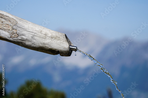 frisches Wasser aus den Tiroler Bergen photo