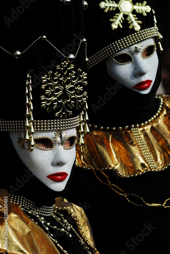 Carnival Venezia sorrow artist art dress suit mask face beauty