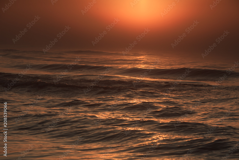 Obraz premium Beatiful red sunset over sea surface