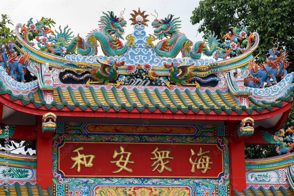 タイ バンコク：タイ中国寺 Thai-Chinese Temple Lao Bun Thao Gong Shrine  ศาลเจ้าเล่าปูนเถ้ากง Stock Photo | Adobe Stock