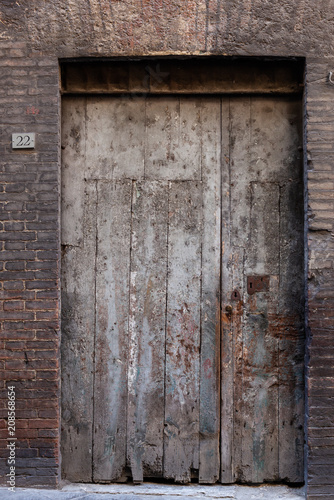 Old wooden door in Sienna © Melinda
